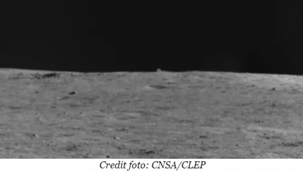 FOTO // „O colibă misterioasă” descoperită pe suprafața nevăzută a Lunii